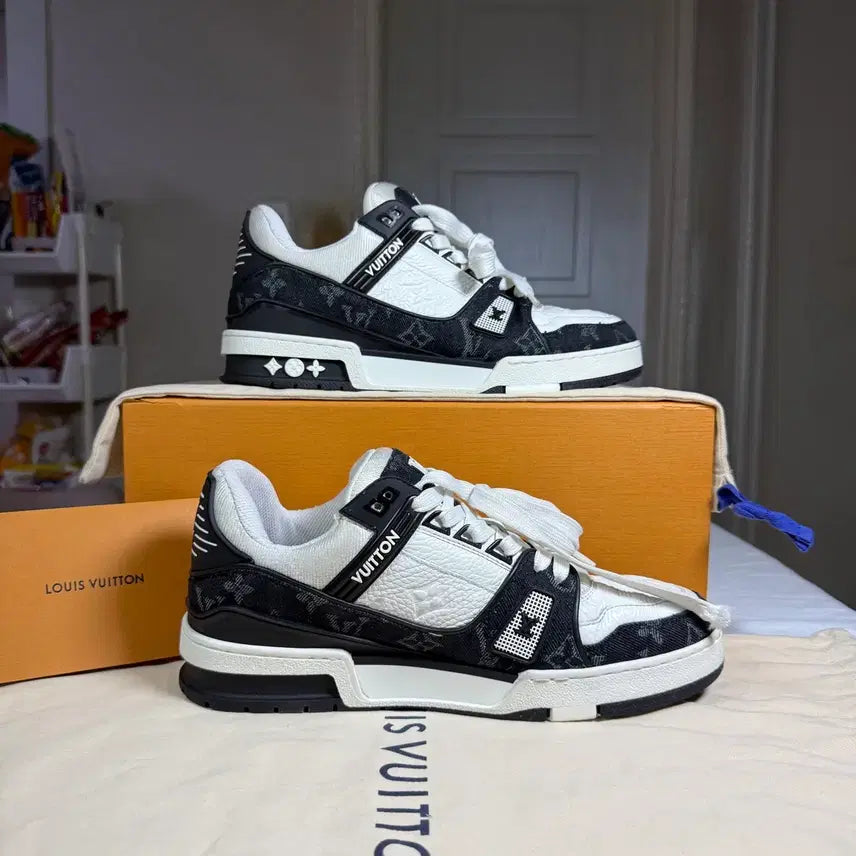 [BUNJANG] Louis Vuitton LV Monogram Trainer Sneakers Black Size 6 / { 6 } 루이비통 LV 모노그램 트레이너 스니커즈