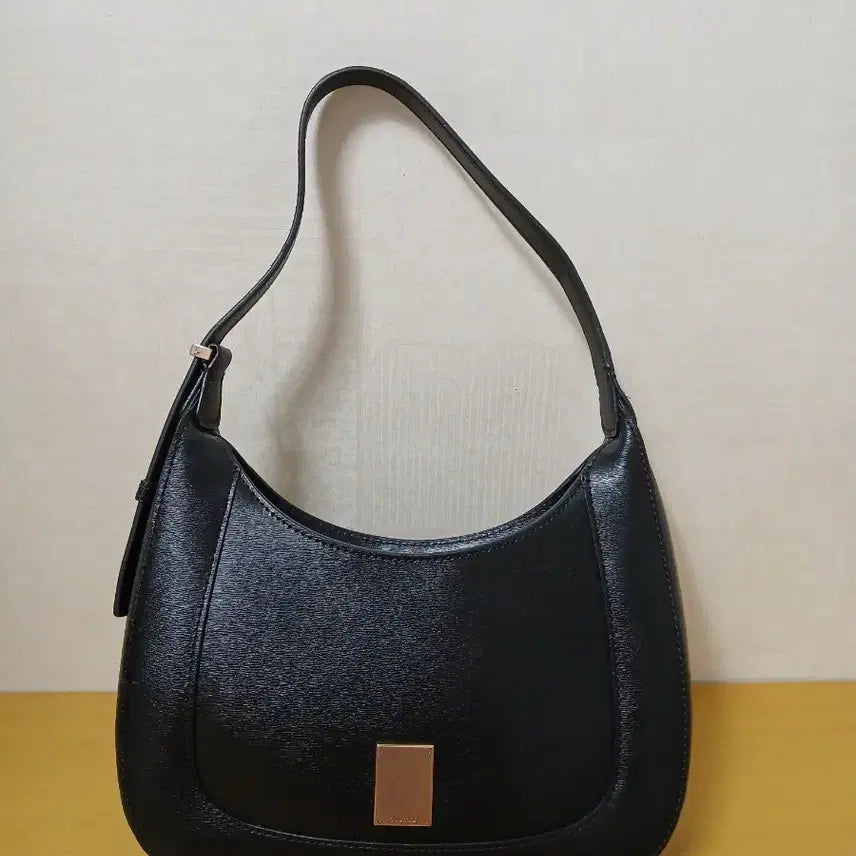 [BUNJANG] Couronne Leather Shoulder Bag / 쿠론 숄더백