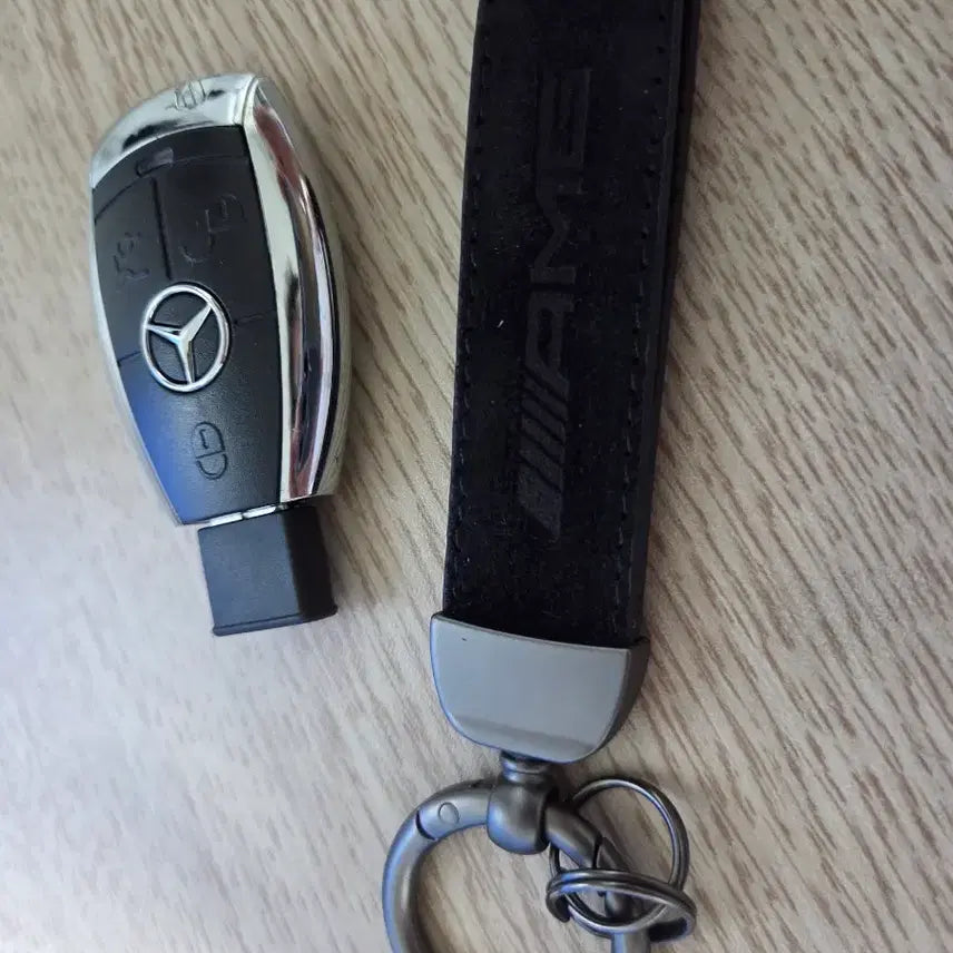 [BUNJANG] Mercedes-Benz AMG Alcantara Leather Keyring Holder / 미사용 알칸타라 가죽 벤츠 AMG 키링 키홀더 열쇠고리