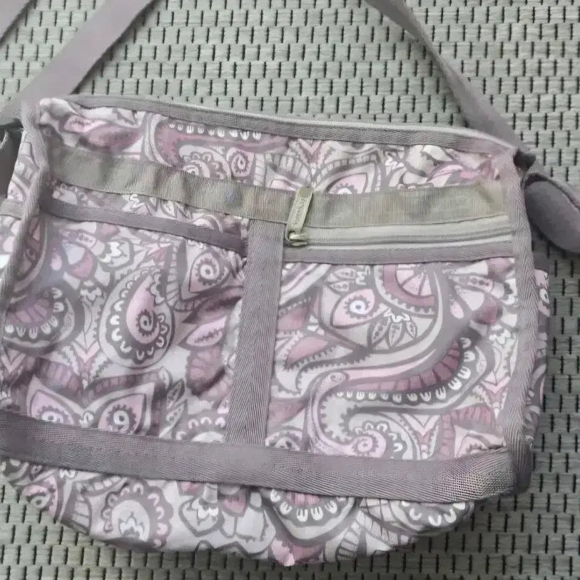 [BUNJANG] LeSportsac Paisley Pattern Shoulder Bag / 레스포삭가방