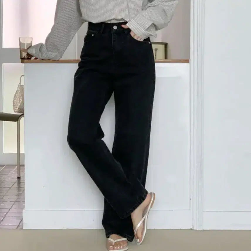 [BUNJANG] High-Waisted Straight Black Jeans / 하이웨스트 일자 흑청바지