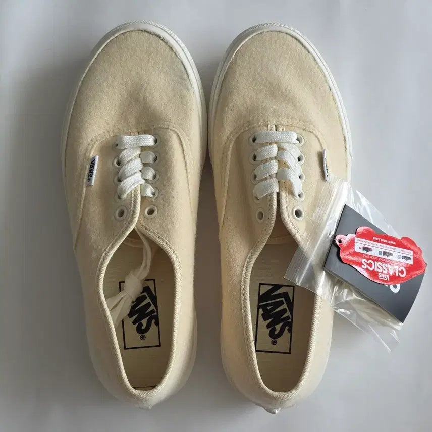 [BUNJANG] Vans Authentic White Felt Shoes Size 250 New / 반스 어센틱 화이트 펠트 250 새 제품