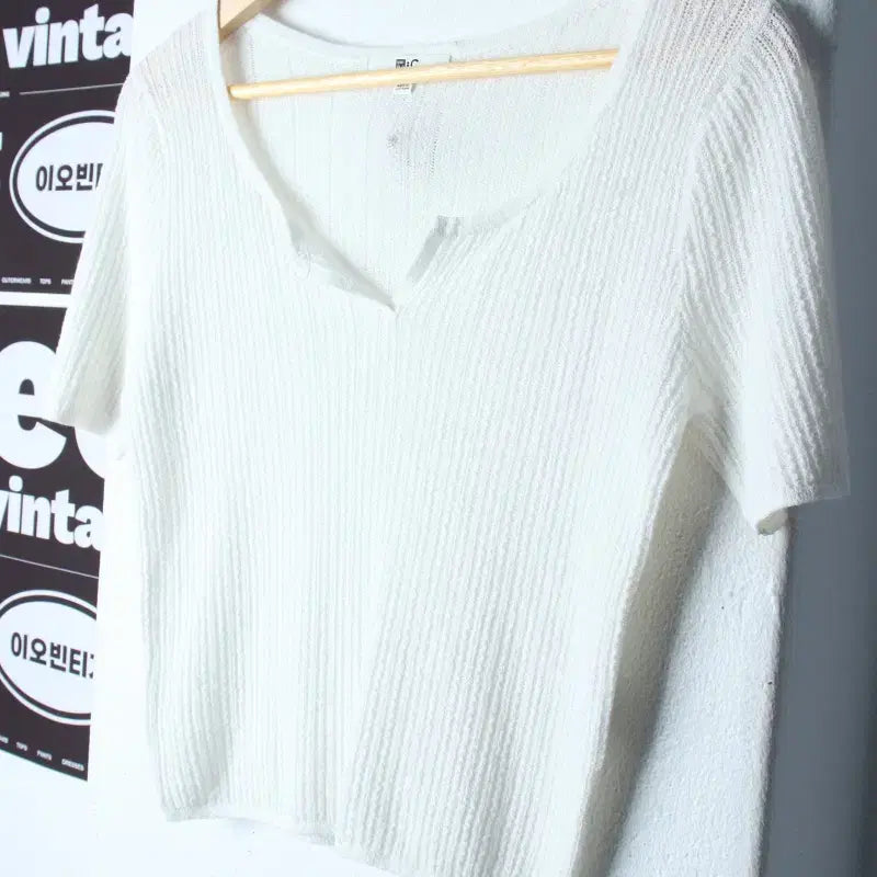 [BUNJANG] Uniqlo C-Line V-Neck Knit Short Sleeve T-Shirt White H34505 / W(M) 유니클로 반팔 티셔츠 C라인 브이넥 니트 화이트-H34505