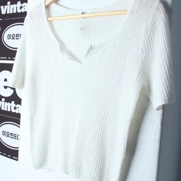 [BUNJANG] Uniqlo C-Line V-Neck Knit Short Sleeve T-Shirt White H34505 / W(M) 유니클로 반팔 티셔츠 C라인 브이넥 니트 화이트-H34505