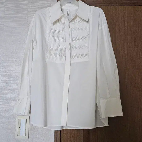 [BUNJANG] Kim Seo Ryong White Pintuck Blouse (Size 55) / 김서룡 화이트 셔츠 핀턱 블라우스(55)