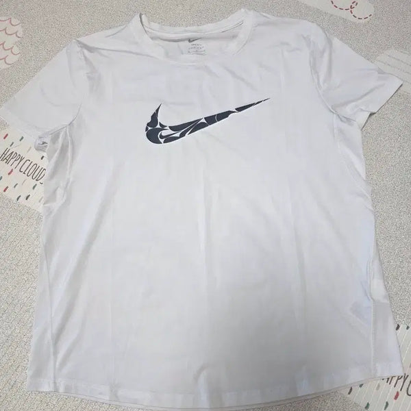 [BUNJANG] Nike One Dri-FIT Running Short Sleeve T-Shirt (Size M) / 나이키 원 드라이핏 러닝 반팔티셔츠 M사이즈