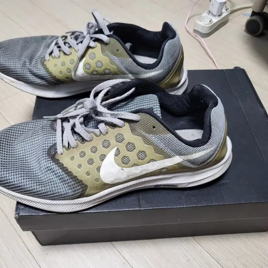 [BUNJANG] Nike Running Shoes Grey/Gold 280mm / 나이키 런닝화 그레이/골드 280mm 상태좋음
