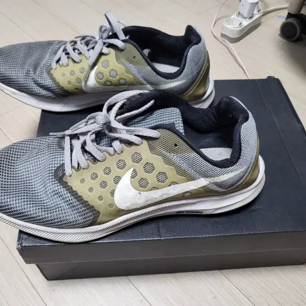[BUNJANG] Nike Running Shoes Grey/Gold 280mm / 나이키 런닝화 그레이/골드 280mm 상태좋음