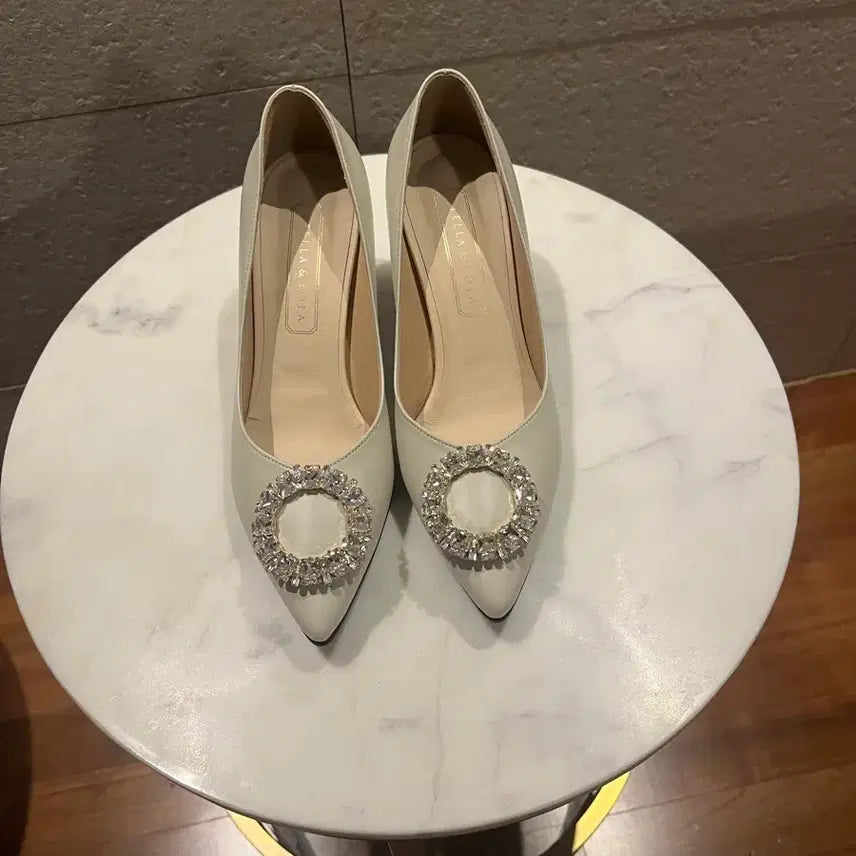 [BUNJANG] Stella & Laura Lambskin Jeweled Heels 240-245 / 새제품 스텔라 앤 로라  양가죽 보석 장식 힐 240-245
