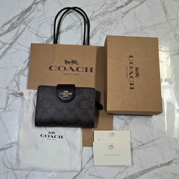 [BUNJANG] Coach Signature Trifold Wallet / 새것 정품 코치 시그니처 중지갑
