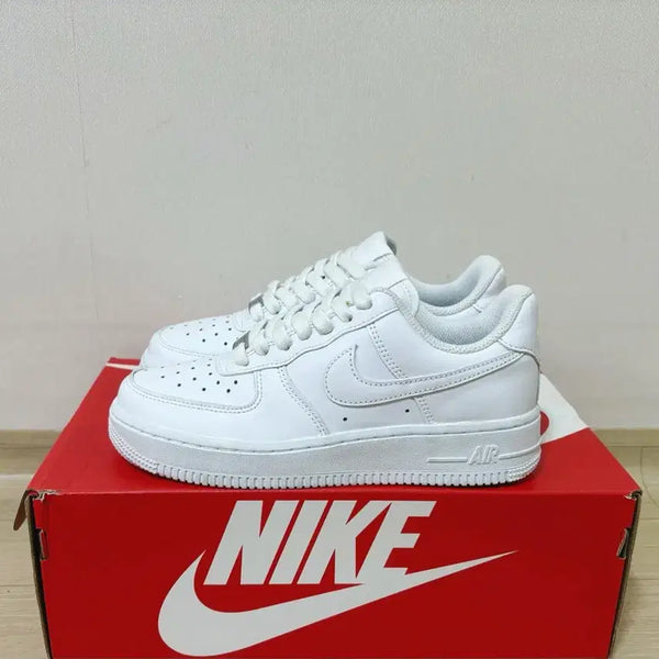 [BUNJANG] Nike Air Force 1 '07 White Sneakers (225mm) / [225] W 나이키 에어포스 1 07 화이트 운동화