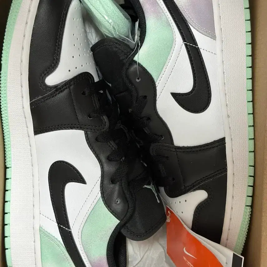 [BUNJANG] Air Jordan 1 Low SE Tie-Dye GS (7Y) Sneakers / 조던1 타이다이 GS 250(7Y)