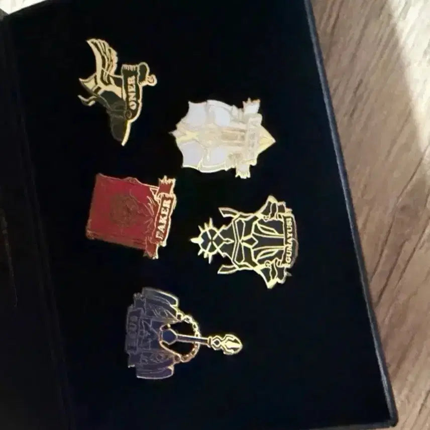 [BUNJANG] T1 23 Worlds Badge Zeus Oner Faker Gumayusi Keria / 23 티원 월즈 뱃지 제우스오너페이커구마유시케리아