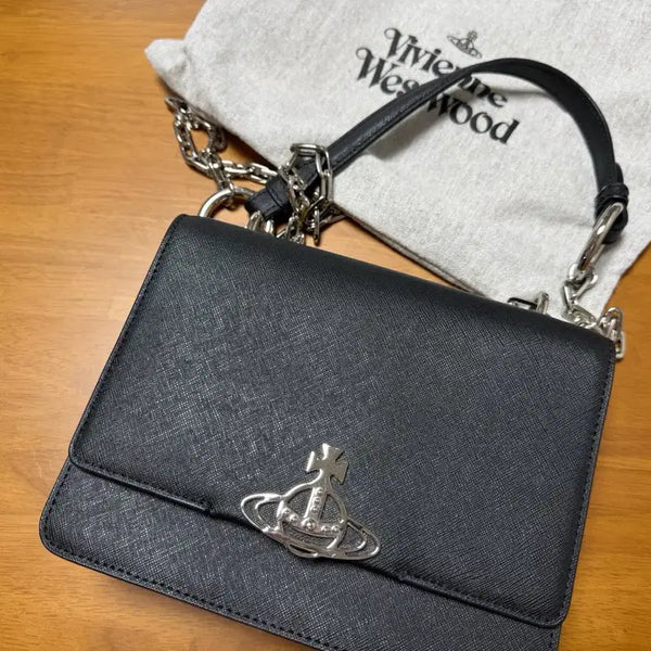 [BUNJANG] Vivienne Westwood Debby Medium Flap Bag Black / 비비안웨스트우드 데비 미디엄 플랩백 블랙