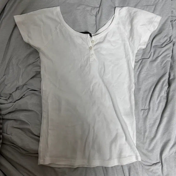 [BUNJANG] Brandy Melville White Henly Neck Short Sleeve T-Shirt / 브랜디멜빌 화이트 헨리넥 반팔