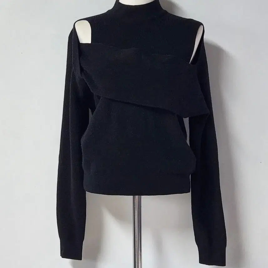 [BUNJANG] LALALOUNGE Cutout Off-Shoulder Layered Knit - Black / 랄라라운지 컷아웃 오프숄더 레이어드 니트 블랙 Free