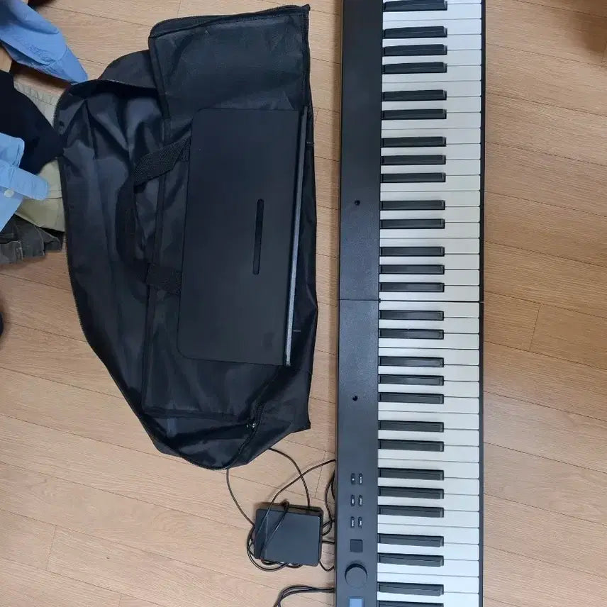 [BUNJANG] Portable Synthesizer Keyboard with Bag and Pedal / 휴대용 신디사이저 키보드 + 가방 + 페달