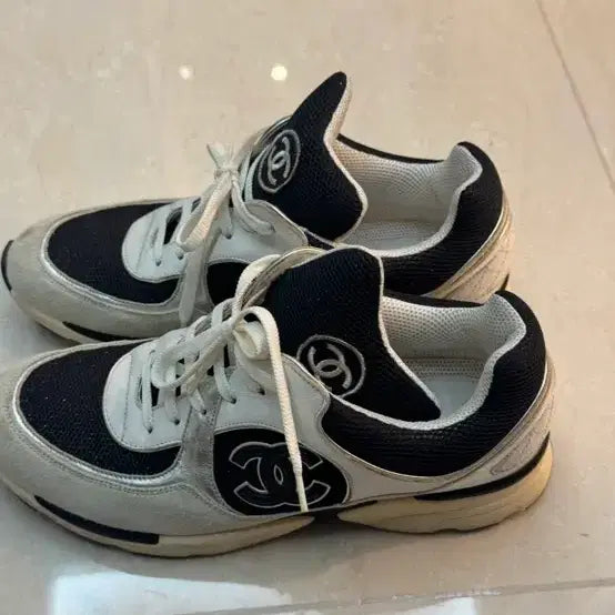 [BUNJANG] Chanel CC Logo Trainer Sneakers Black/White Size 41 / 샤넬(Chanel) CC 로고 트레이너 블랙/화이트 (41)