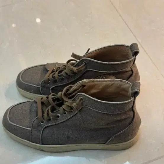 [BUNJANG] Christian Louboutin Louis Flannel High-Top Sneakers Grey / 크리스챤 루부탱 루이 그레이 플란넬 하이탑 레드솔