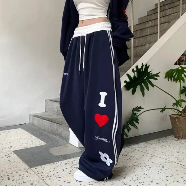 [BUNJANG] Navy Wide Training Pants with Heart Patch Embroidery / 에이블리 지그재그 네이비 와이드 팬츠 하트 패치 자수 트레이닝