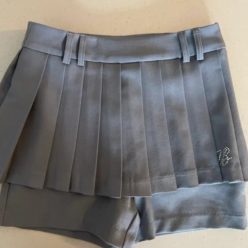 [BUNJANG] Ugly Shadow Pleats Skirt with Integrated Pants (Gray) / 어글리쉐도우 PLEATS PANTS SKIRT(GRAY)