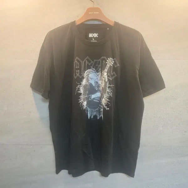 [BUNJANG] ACDC Official Merchandise T-Shirt L / ACDC 오피셜굿즈. 반팔티셔츠! 미착!