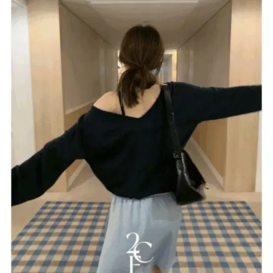 [BUNJANG] Esenchi V-Neck Knit Open Shoulder Navy / 이센치 브이넥 니트 오픈숄더 네이비