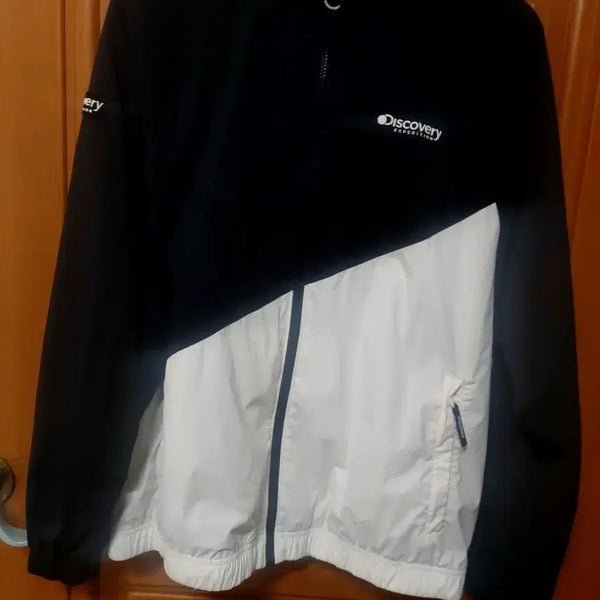 [BUNJANG] Discovery Expedition High-Neck Windbreaker - Size 105 / 디스커버리 하이넥 바람막이 105사이즈 굿