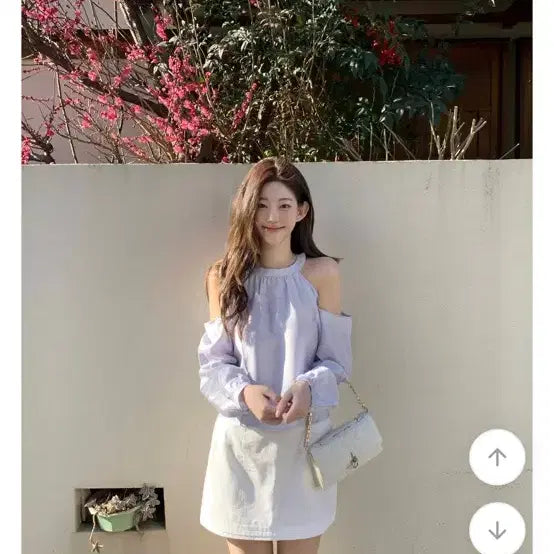 [BUNJANG] JENNIE-O Swan Halter Blouse Sora / 제니오 스완 홀터 블라우스 소라