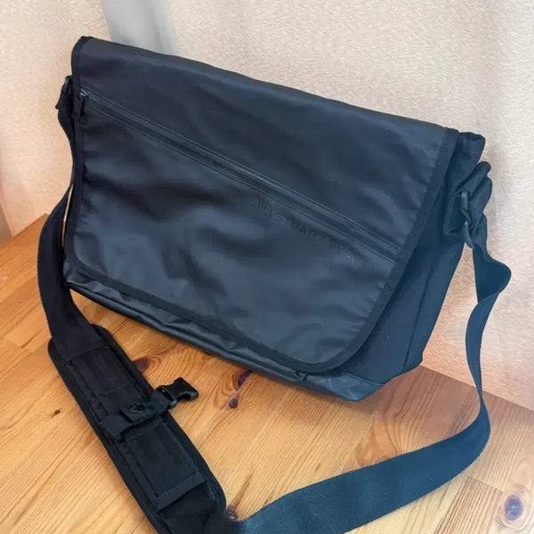[BUNJANG] JillsTuart Sports Men's Messenger Bag Black / 질스튜어트 스포츠 남성 메신저백 크로스백 노트북가방 블랙