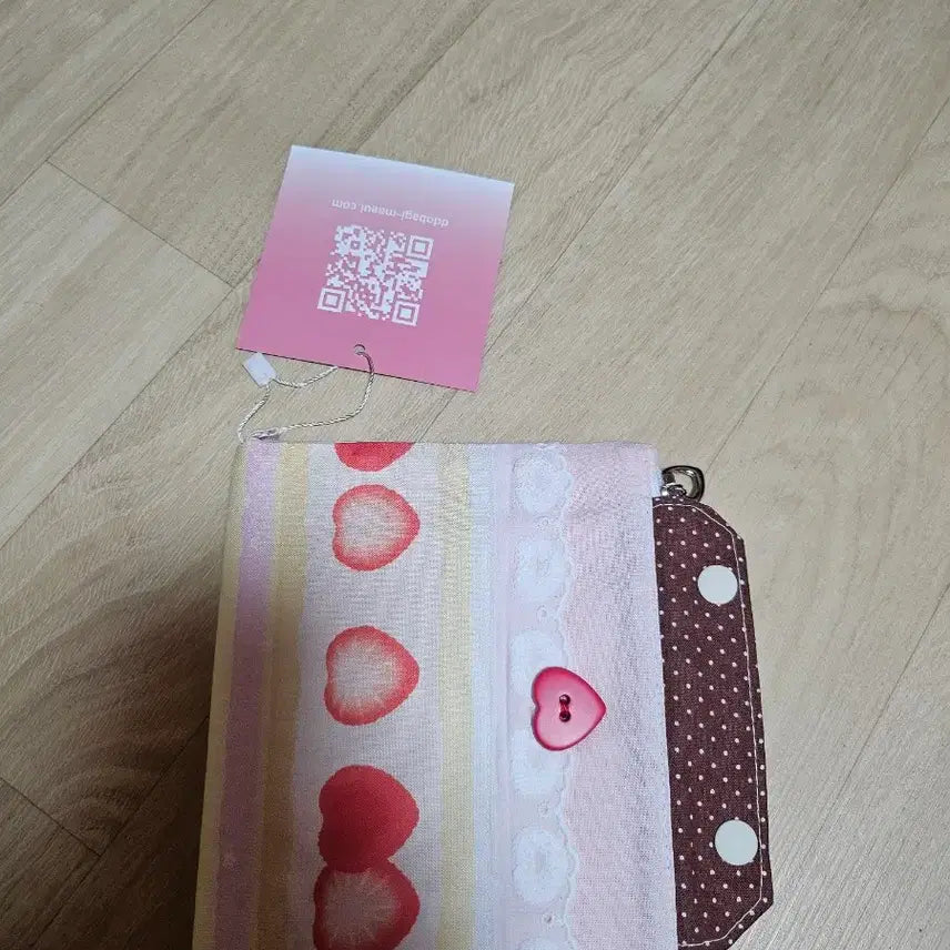 [BUNJANG] Ttobagi Village Strawberry Multi Pouch A6 / 또바기마을 딸기 멀티파우치 a6