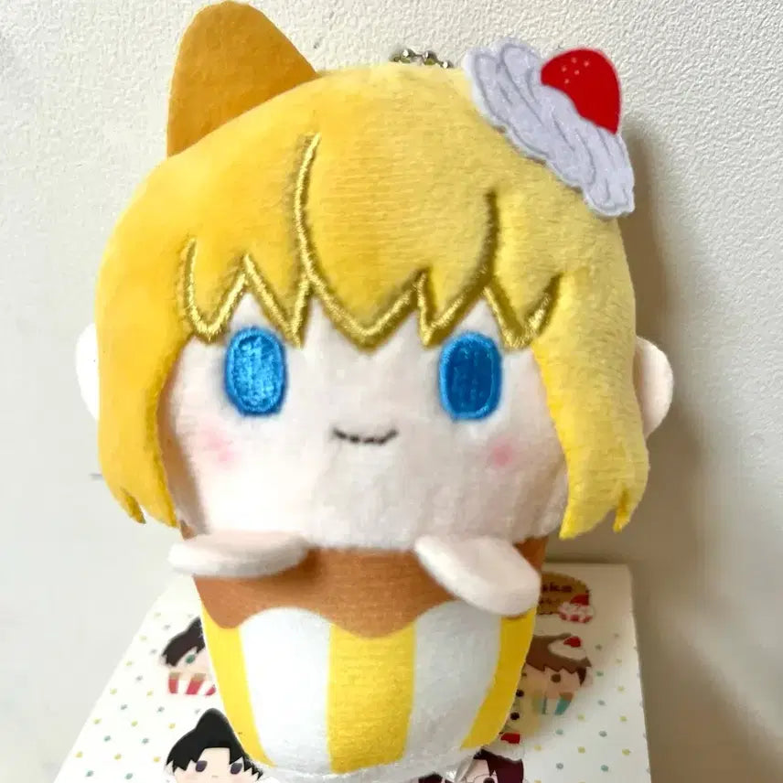 [BUNJANG] Attack on Titan Armin Cupcake Plush Doll / 진격거 아르민 컵케이크 인형 누이