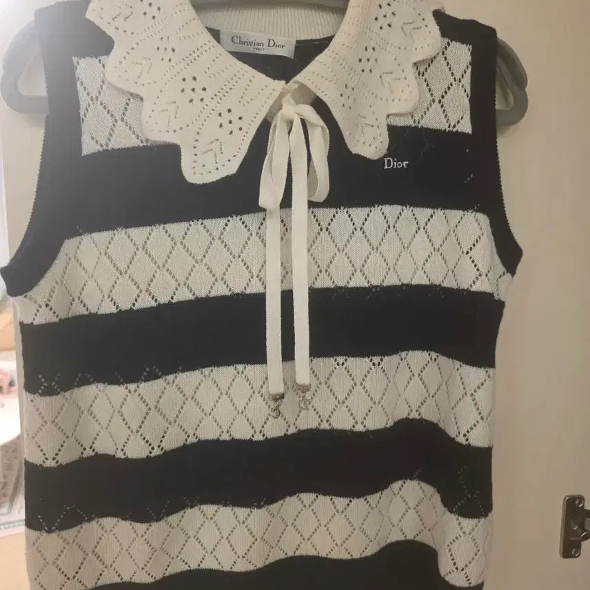 [BUNJANG] Stripe Knit Vest with Lace Collar and Ribbon Detail / 스트라이프 니트