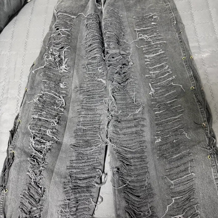 [BUNJANG] Tokyo Vintage Distressed Denim Jeans / 도쿄 빈티지 디스트로이드 데님
