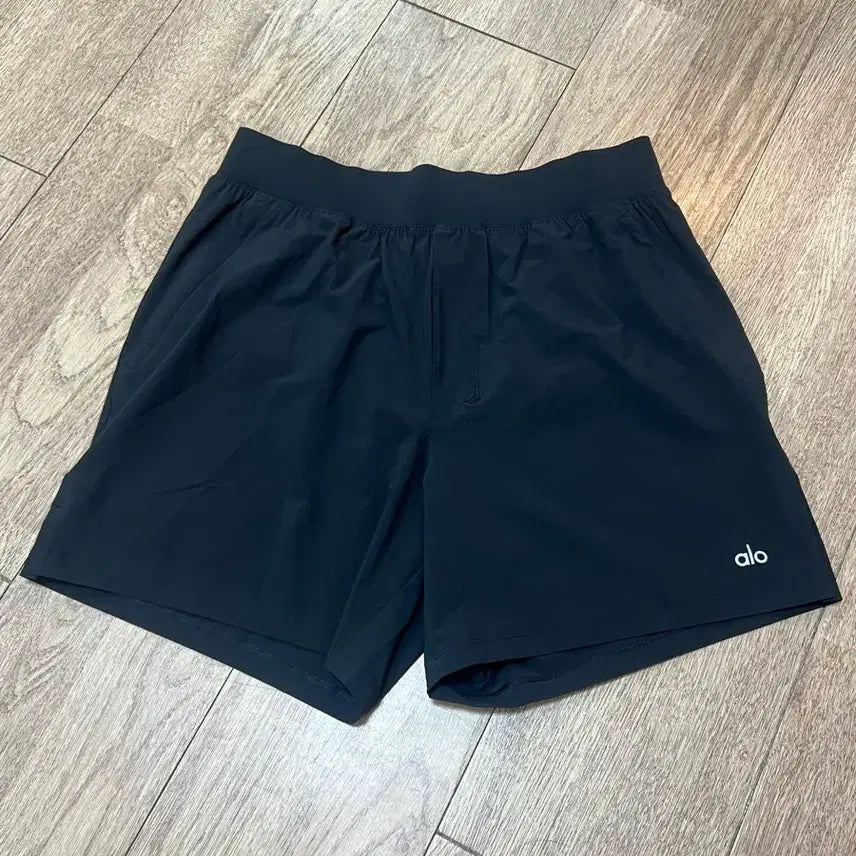[BUNJANG] ALO Black Shorts M / ALO 알로 반바지 블랙 M