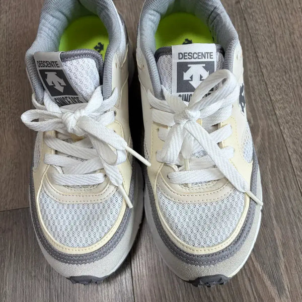 [BUNJANG] Descente Athletic Shoes White Grey Size 240mm / 데상트 운동화 판매합니다.