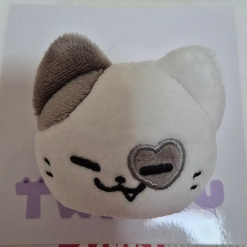 [BUNJANG] ITZY Yeji Twin G Label Pin / 트윈지 깽이 뱃지 있지 예지