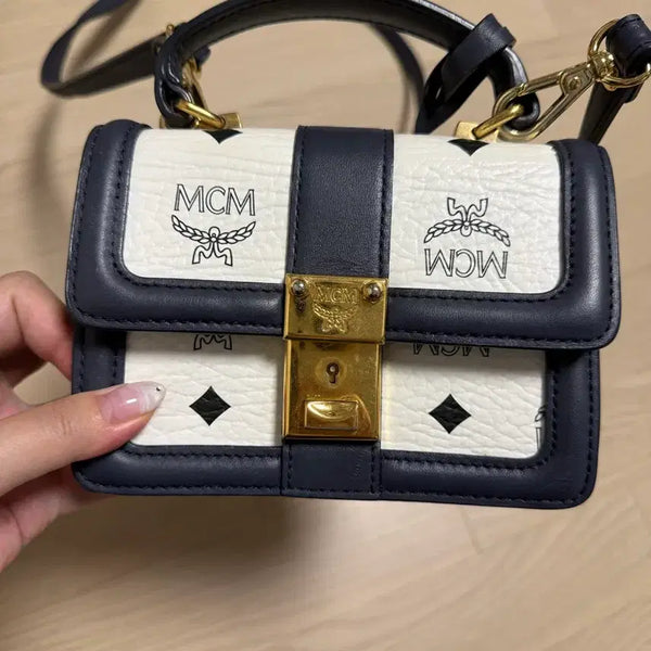 [BUNJANG] MCM Mini Crossbody Bag / MCM 미니 크로스백 정품 엠씨엠가방