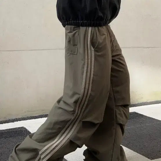 [BUNJANG] Kooloset Triple Line Parachute Pants (Black) / (정가 57000) Kooloset  Triple Line Parachu
