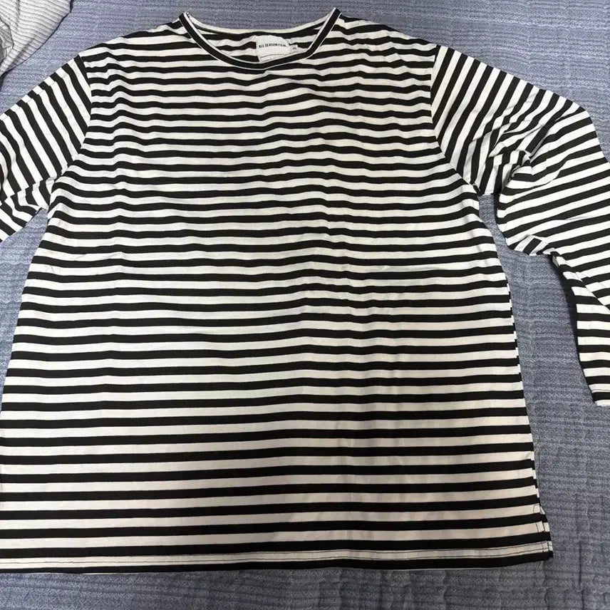 [BUNJANG] DimitriBlack Stripe Long Sleeve Black/White / 디미트리블랙 스트라이프 롱슬리브 블랙/화이트 3 판매합니다.