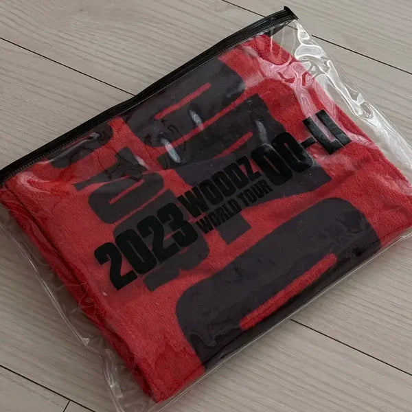 [BUNJANG] Woodz Cho Seung Youn 2023 World Tour Towel Slogan Red / 우즈 조승연 2023 우리 월드 투어 타올 슬로건 레드