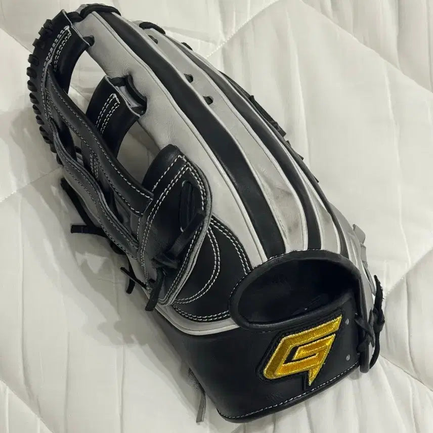[BUNJANG] Gold Supreme Park Geon-woo Left-Handed Outfield Glove / 골드 슈프림 박건우 좌투 외야글러브