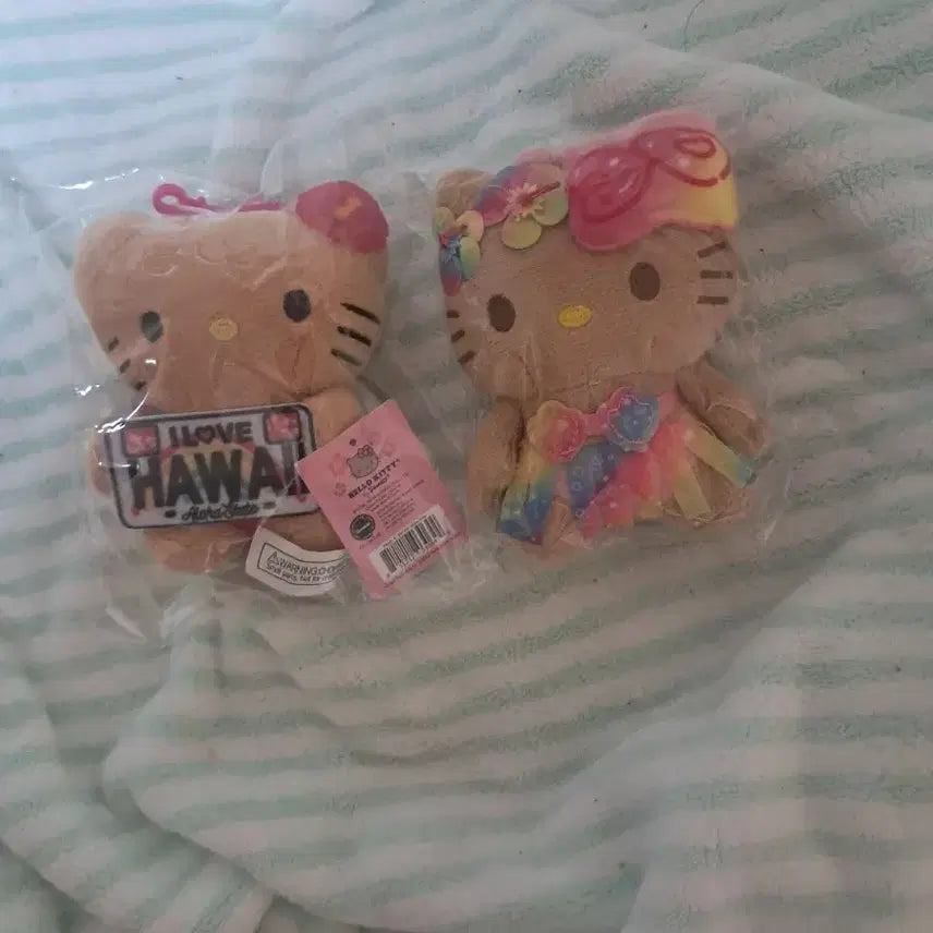 [BUNJANG] Sanrio Hello Kitty Hawaii/Floral Gal Tanning Keyring / 정품)키티 인형 하와이/꽃무늬갸루태닝키링