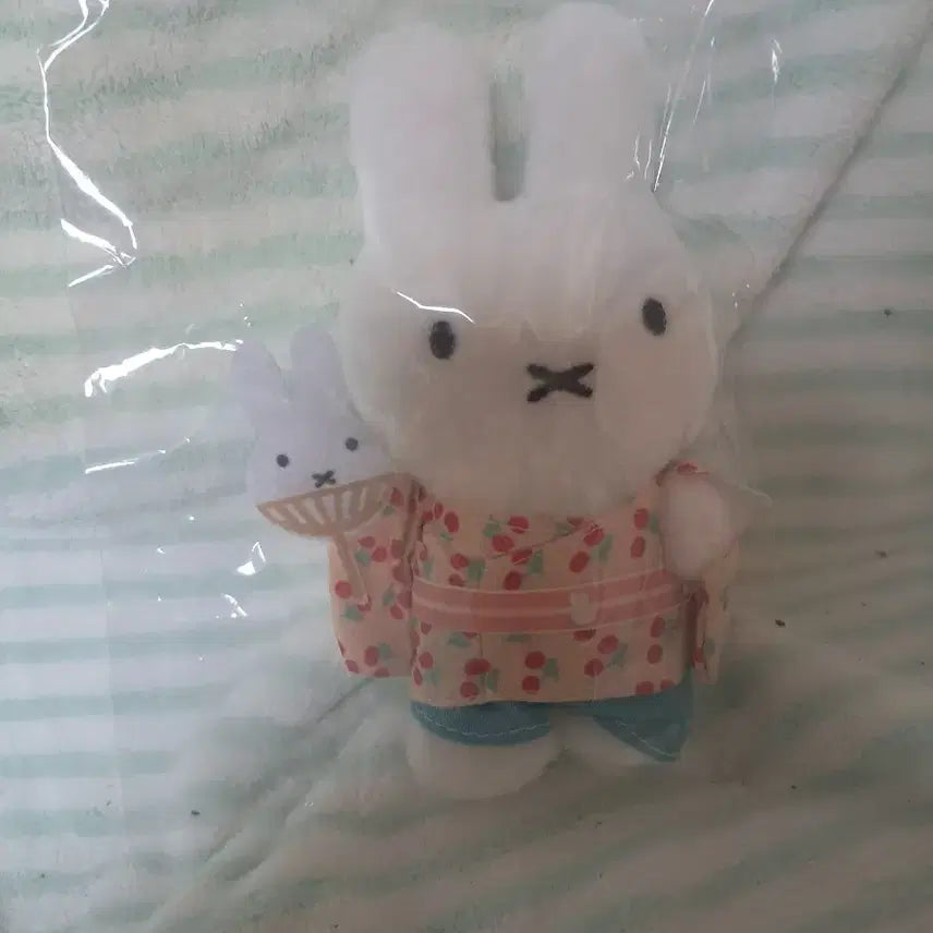 [BUNJANG] Miffy Kimono Keychain with Mini Miffy / 일본정품미피 기모노키링