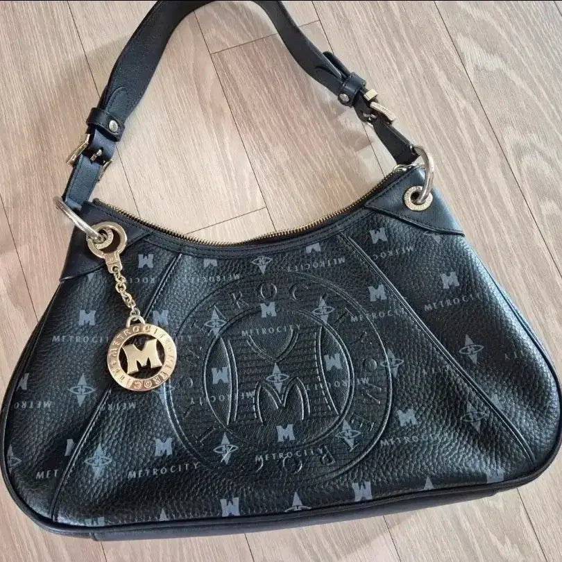 [BUNJANG] Metrovcity Women's Black Shoulder Bag / 메트로시티 여성 숄더백 검정색