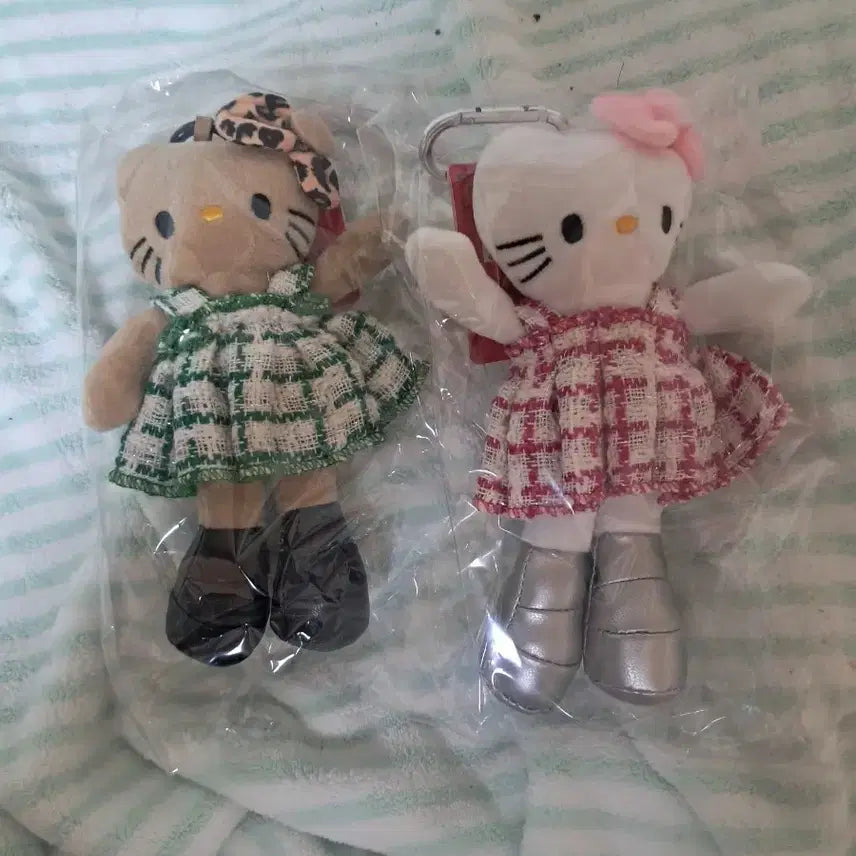 [BUNJANG] Rare Hello Kitty Tweed Doll Keychain / 레어)헬로키티 트위드인형 키링