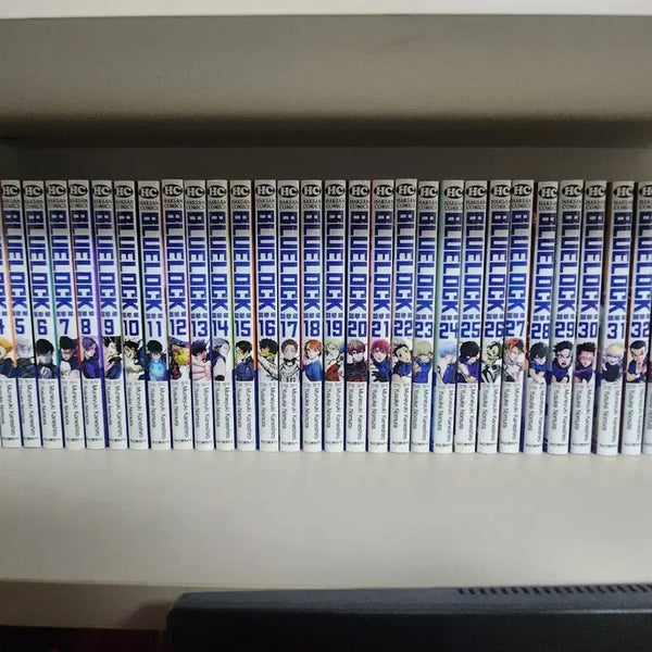 [BUNJANG] Blue Lock Complete Set (Volumes 1-35) + Character Book / 블루록 만화책 전권 세트 (1-35권)+캐릭터북
