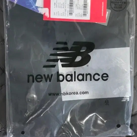 [BUNJANG] IU New Balance Flower Glove T-Shirt Black XL (Sealed) / 아이유 뉴발란스 플라워 글로브 티 미개봉