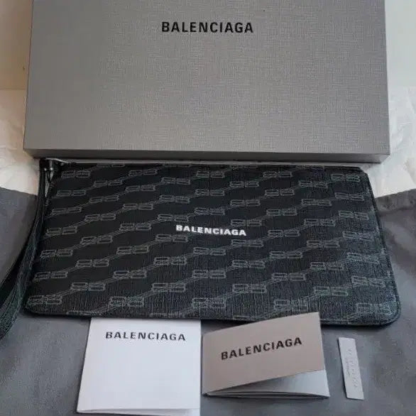 [BUNJANG] Balenciaga BB Monogram Coated Canvas Clutch Bag / 그냥 새제품 _ 발렌시아가 BB 모노그램 코팅 캔버스 클러치백