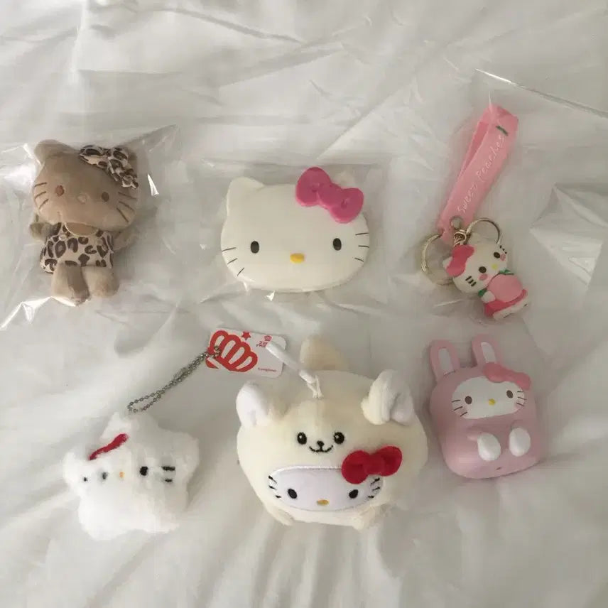 [BUNJANG] Hello Kitty Doll Keychain Set (5 Types) with Bath Bombs / 헬로키티 인형 키링 세트 5종 키티 목욕볼